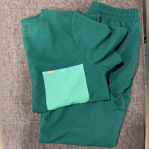 Figs Hunter Green Scrub Set